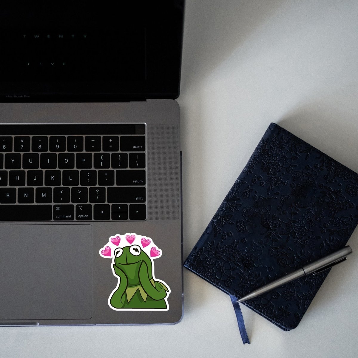 PEPE AMORE STICKER